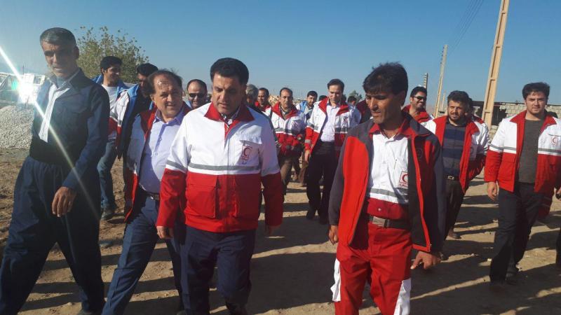 حضور رئیس سازمان امداد و نجات جمعیت هلال احمر کشور در روستاهای زلزله زده سرپل ذهاب 