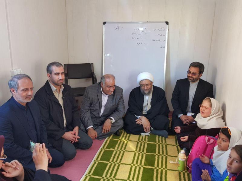 دیدار رئیس دستگاه قضا بامردم ودانش آموزان نقاط زلزله زده سرپل ذهاب