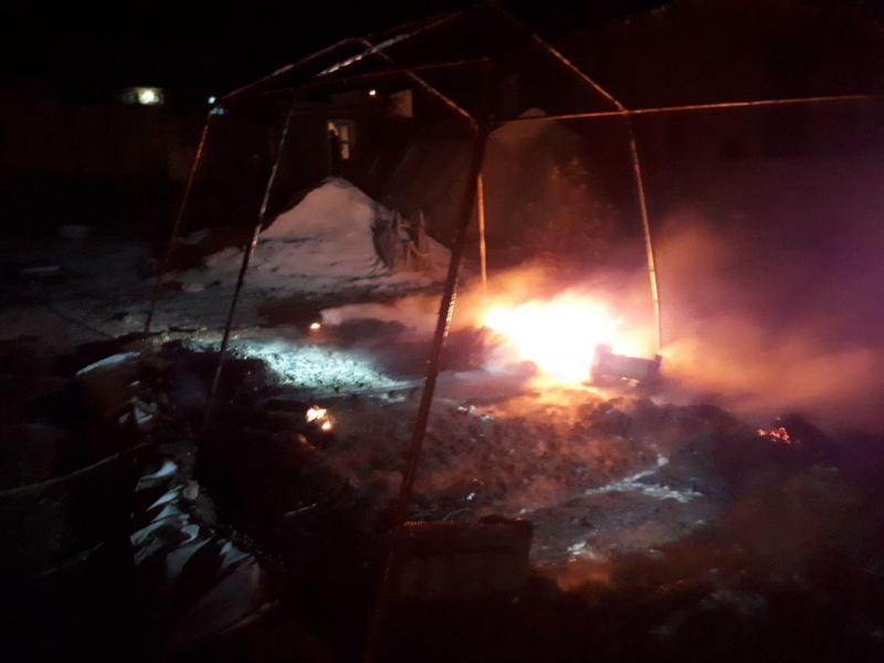 آتش سوزی در چادر زلزله زدگان سرپل ذهاب کماکان ادامه دارد/ لزوم تدابیر خاص مسئولین در جهت رسیدگی به مشکلات مردم