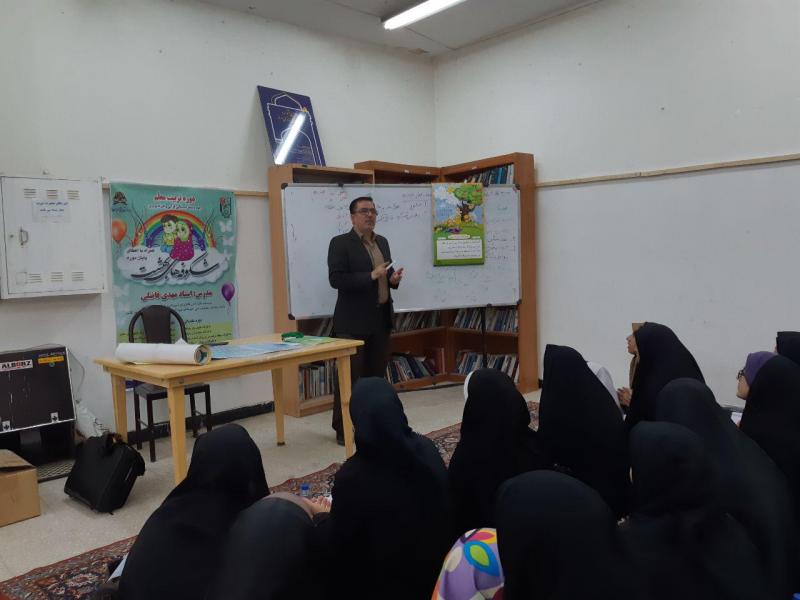 دوره تربیت معلم قرآن کودک ویژه مربیان پیش دبستانی و مهدکودک و مادران در سرپل ذهاب در حال برگزاری است