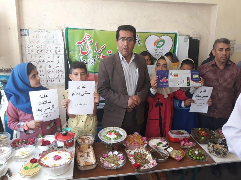 برگزاری "جشنواره غذای سالم " دانش آموزان سرپلذهابی درهفته سلامت
