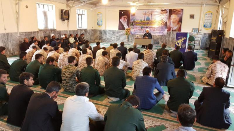  دیدار پرسنل سپاه و آموزش و پرورش سرپل ذهاب با امام جمعه شهرستان 