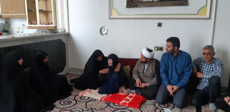 دیدارخانواده شهید شیرودی با خانواده های معزز شهدا در شهرستان زلزله زده سرپل ذهاب