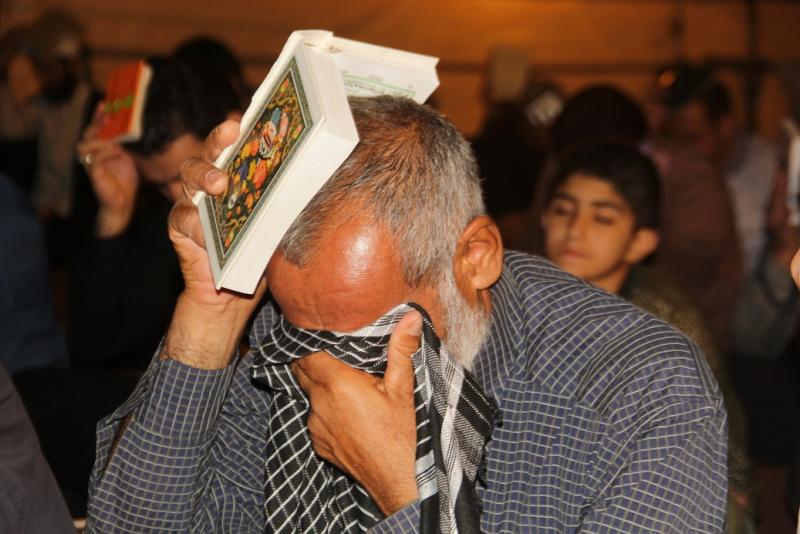  زمزمه های عاشقانه الغوث الغوث در سرپلذهاب طنین انداز شد / مراسم شب قدر واحیای شب نوزدهم ماه مبارک رمضان درشهرستان