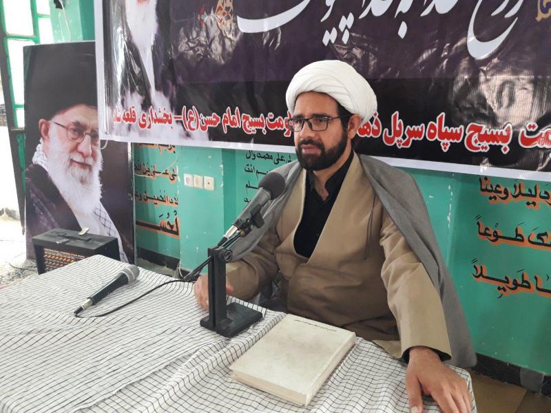 زنده نگهداشتن یاد امام خمینی(ره) مسیر آینده جامعه را تبیین می کند/ضرورت احیاء منش و تفکر امام خمینی(ره) و تبیین آن در جامعه 