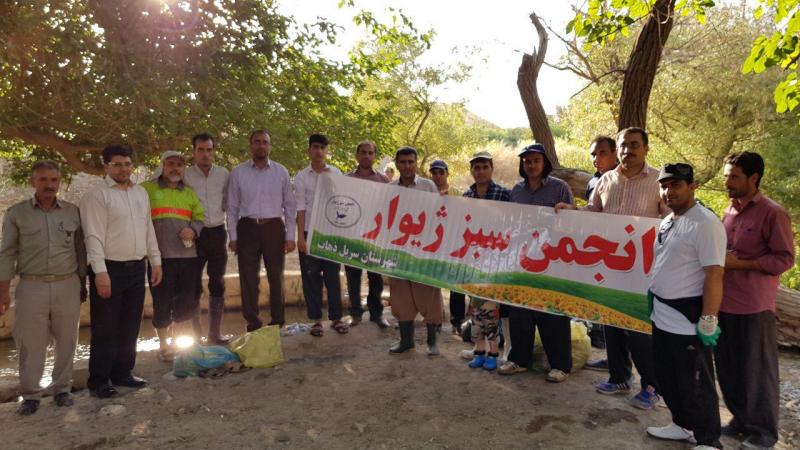 جمع آوری و پاکسازی محیط زیست بخشی از منطقه سراب سید صادق در شهرستان
