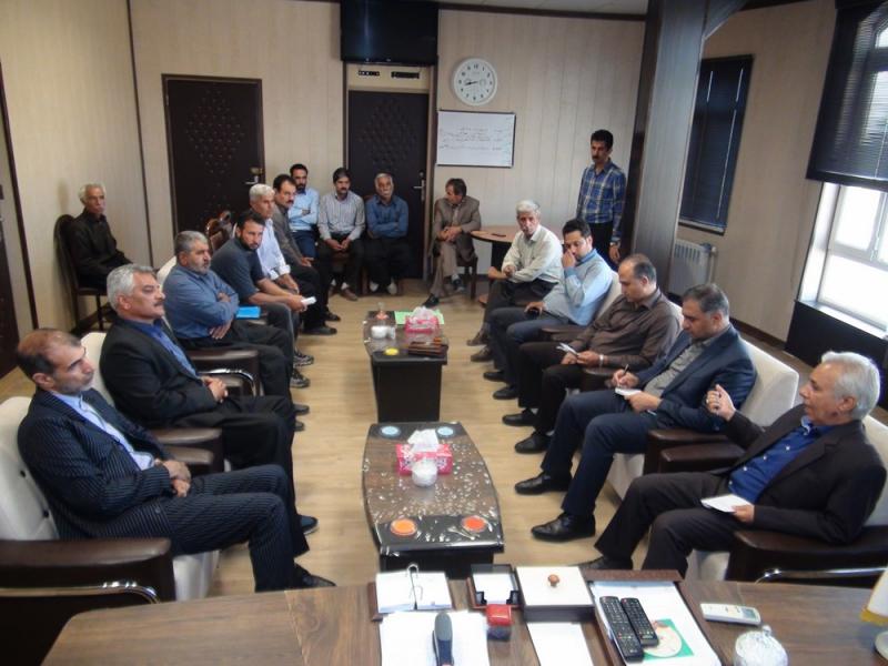 جلسه تعیین تکلیف جابجایی روستای طلسم در محل فرمانداری شهرستان دالاهو برگزار شد