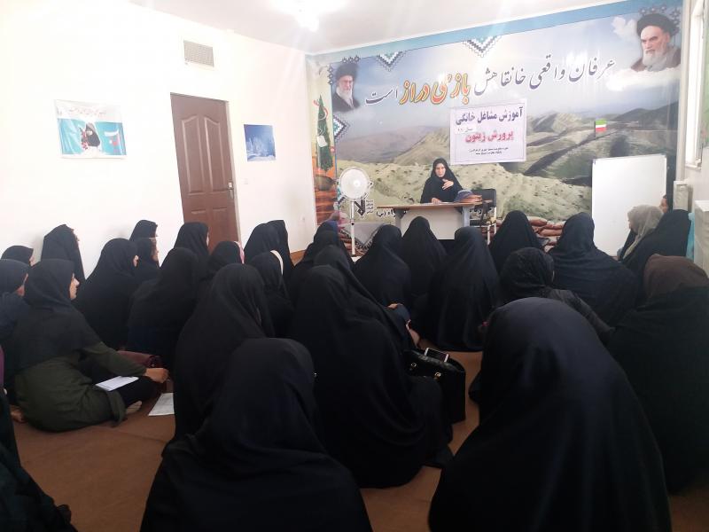 برگزاری کلاس های آموزشی مشاغل خانگی ویژه خواهران بسیجی درشهرستان