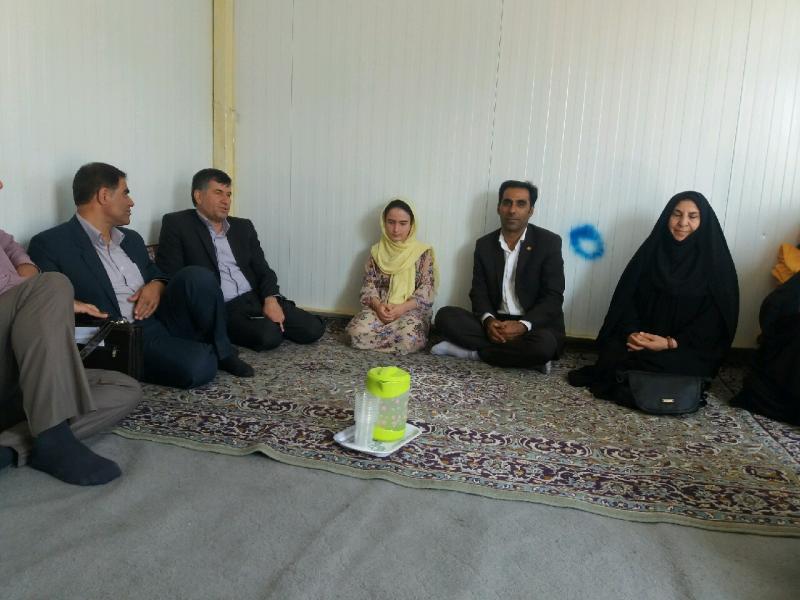 دیدارو دلجوئی مسئولین استانی و شهرستانی سرپل ذهاب ازمحل اسکان کودکانی که والدین خود را در زلزله سال گذشته از دست دادند 