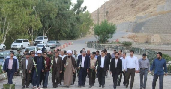 غبار روبی گلزار شهدای گمنام شهرستان سرپل ذهاب به مناسبت دومین روز از هفته دولت
