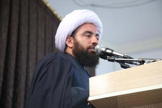 قیام امام حسین (ع) یک حرکت کاملا سیاسی واجتماعی بود / اگردرجامعه ای دین محور اصلی باشد سعادت، امنیت وآرامش درآن جامعه بوجود می آید