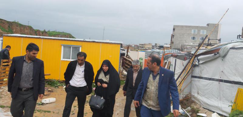 حضورمدیرکل بهزیستی استان کرمانشاه در میان مددجویان و معلولان در معرض خطر سیلاب در سرپل ذهاب