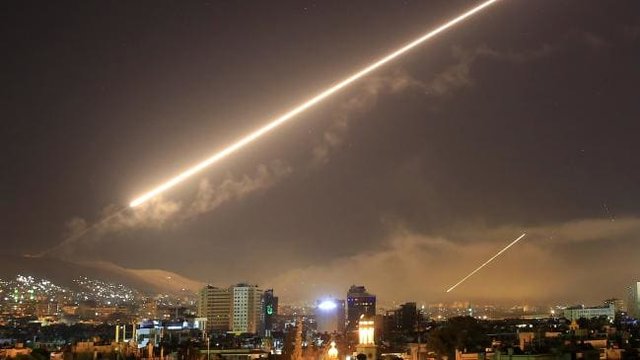 پاسخ ارتش سوریه به حمله هوایی رژیم صهیونیستی به حومه درعا