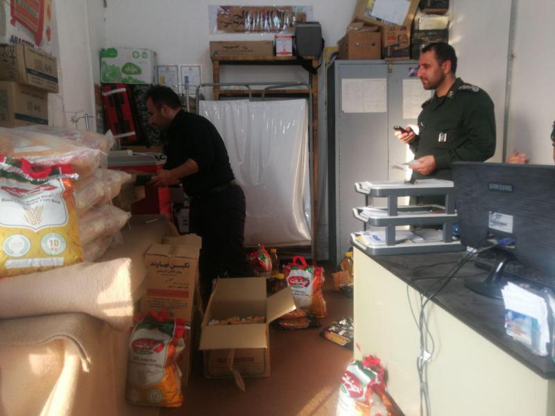 توزیع ۲۰۰ پک موادغذایی خشکبار بین نیازمندان محله شهرک صدرا در شهرسرپلذهاب