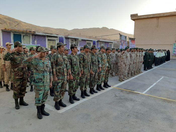 صبحگاه مشترک نیروهای نظامی و انتظامی درشهرستان سرپلذهاب برگزار شد