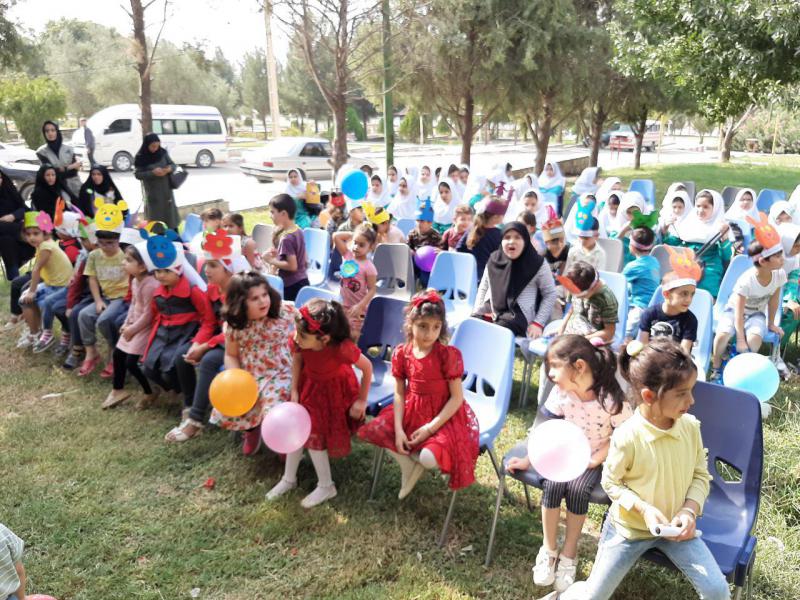 ویژه برنامه هفته کودک با حضور مسئولین و کودکان درمحل پارک نشاط سرپل ذهاب برگزار شد