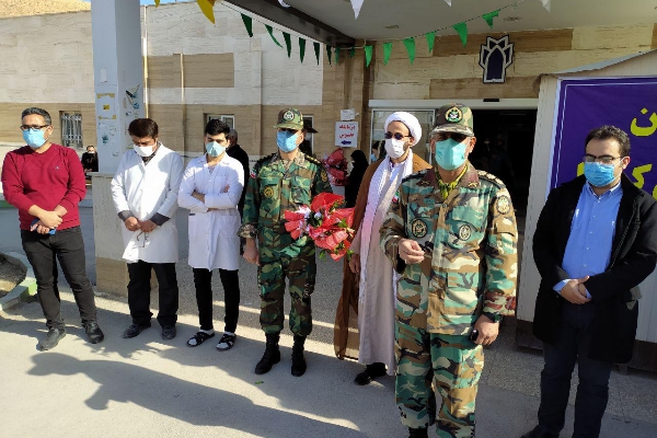دیدار و تجلیل فرمانده تیپ ۷۱ ارتش شهرستان سرپلذهاب از خدمات مدافعان سلامت بیمارستان شهدای این شهرستان
