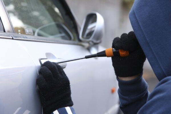 هشدار‌های پلیس برای پیشگیری از سرقت قطعات و تجهیزات داخل خودرو