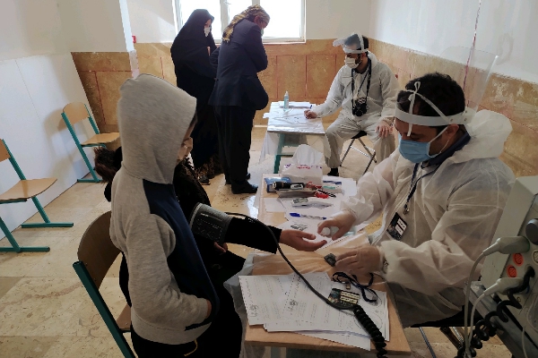 ویزیت رایگان بیماران توسط گروه جهادی امدادو بهداشت بسیج وزارت نیرو