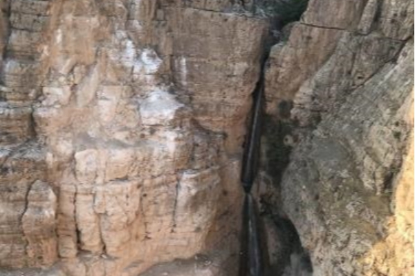 بلندترین آبشار زاگرس در بن‌بست!/ زخم باز «پیران» از زلزله ۹۶