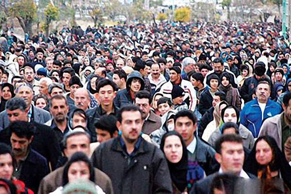 نائب رئیس انجمن ایرانی مطالعات زنان اظهار کرد: ما نباید درگیر شعار شویم چراکه با شعار دادن نمی‌توان جمعیت را افزایش داد.