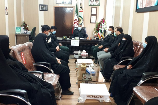 دیدار فرماندهی انتظامی شهرستان سرپلذهاب با خانواده شهدای ناجا