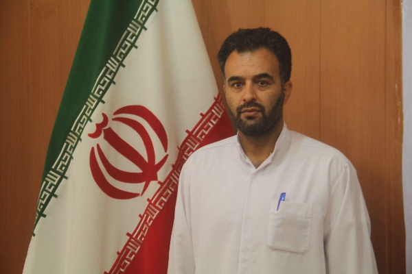 آماده سازی و نصب تمثال شهدای گرانقدر در محوطه حرم احمدابن اسحاق(ره) در شهرستان