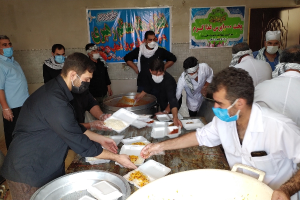 توزیع غذای گرم در لیالی قدر در سرپل ذهاب / نیازمندان شهرستان مهمان ضیافت الهی شدند