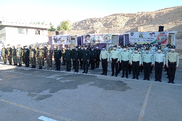 صبحگاه مشترک نیروهای نظامی و انتظامی شهرستان در هفته ناجا