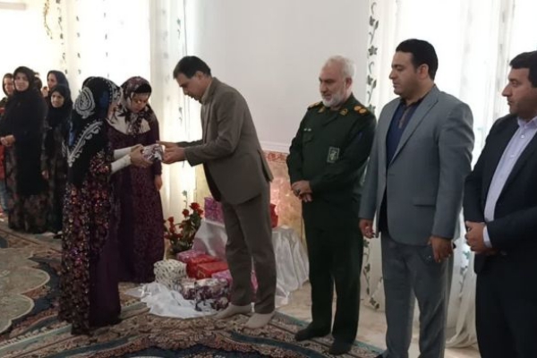 از مادران شهید و بانوان روستای دول الیاس بخش مرکزی سرپل ذهاب تجلیل شد