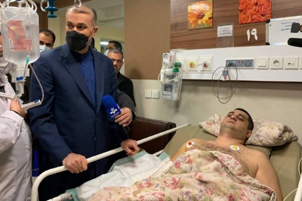 عیادت امیر عبداللهیان از مجروحان حمله مسلحانه به سفارت آذربایجان