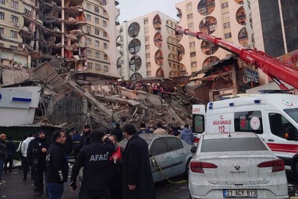 بیش از ۳۶۰ کشته و ۲۰۰۰ مصدوم در زلزله ۷.۸ ریشتری ترکیه و سوریه/اردوغان واکنش نشان داد