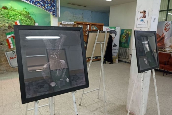 افتتاح نمایشگاه آثار عکس دفاع مقدس در سرپل ذهاب همزمان با سومین روز از گرامیداشت هفته دفاع مقدس