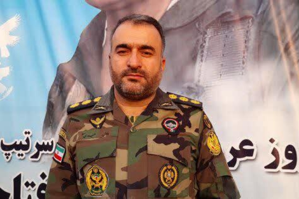 ارتش بعنوان امداد رسان ابتدای زلزله در کنار مردم سرپلذهاب بود