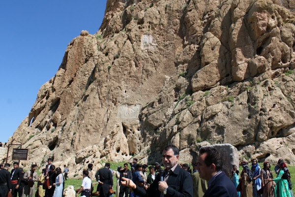 برگزاری جشن نوروز در محوطه کتیبه تاریخی آنوبانی نی شهرستان