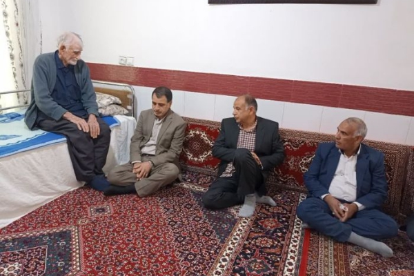 تجدید بیعت با آرمان های انقلاب در دیدار با خانواده شهید قلعه شاهینی در شهرستان سرپل ذهاب
