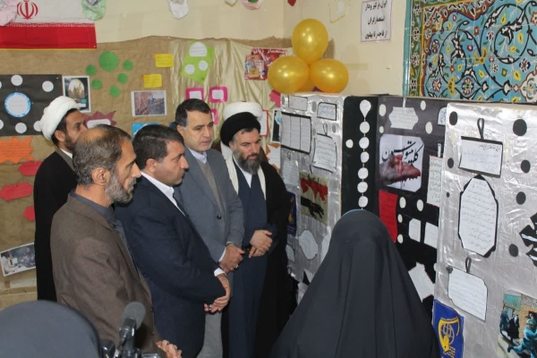نمایشگاه مدرسه‌انقلاب در سرپل‌ذهاب گشایش یافت