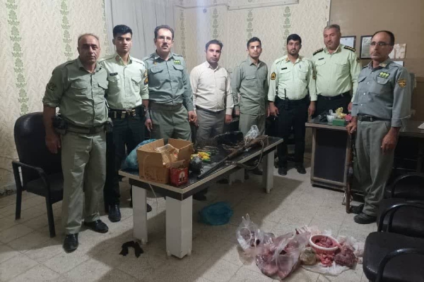 دستگیری شکارچی غیر مجاز و کشف و ضبط گوشت تعداد دو راس کل و آهو در شهرستان
