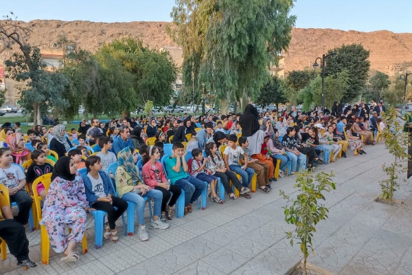 حضور تماشاخانه سیار کانون پرورش فکری در شهرستان سرپل ذهاب