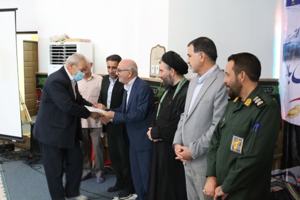 به مناسبت روز جهانی مساجد مراسم تجلیل از برترین‌های بسیج مساجد و محلات در حرم احمد بن اسحاق( ره) سرپل‌ذهاب برگزار شد