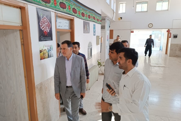 بازدید سرزده فرماندار سرپل‌ذهاب از ادارات شهرستان