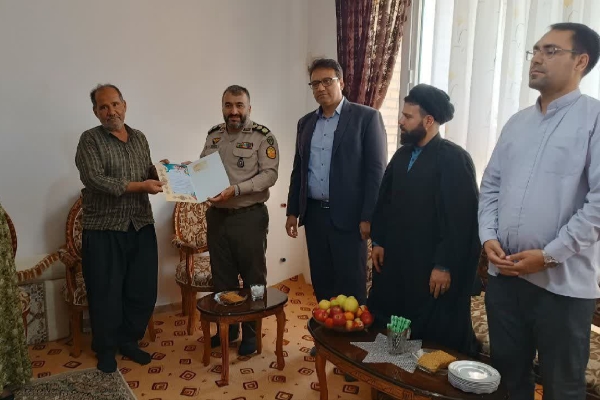 تجلیل از خانواده های معظم شهدا و جانبازان ارتشی به مناسبت هفته دفاع مقدس