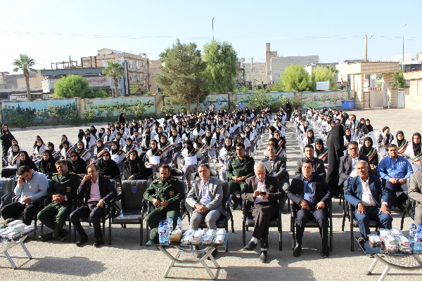 مراسم نواخته شدن زنگ مبارزه با استکبار در مدارس سرپل‌ذهاب برگزار شد