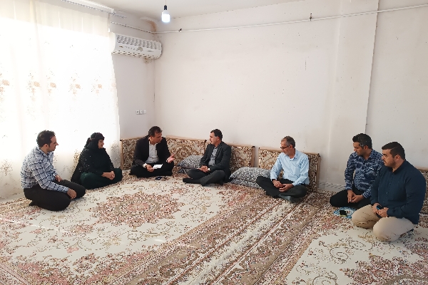 دیدار مسئولین سرپل‌ذهاب با خانواده شهداء شهرستان با هدف ترویج فرهنگ ایثار و مقاومت در جامعه