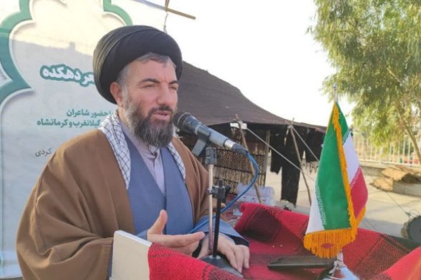 برگزاری مراسم عصر شعر دهکده و تجلیل از بانوی شعر موردی در شهرستان