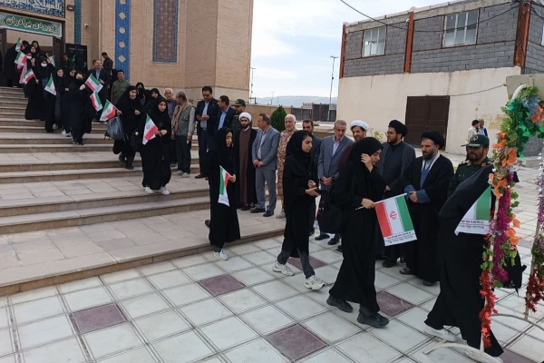 اولین گروه از راهیان نور دانش‌آموزی سرپل ذهاب به مناطق عملیاتی غرب اعزام شدند