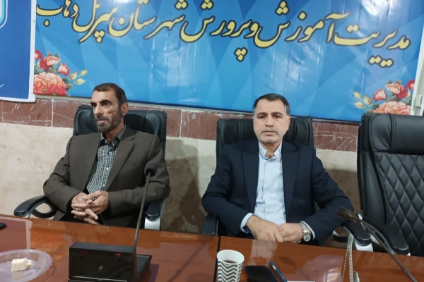 برگزاری مراسم تجلیل از دانش آموزان و معلمان پژوهنده برتر شهرستان