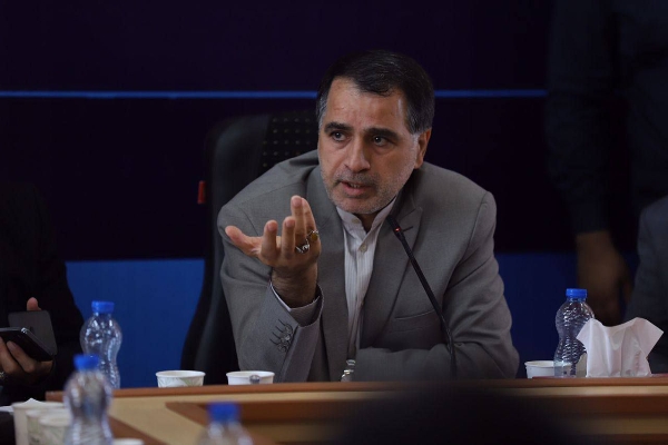 تلاش دشمنان برای فاصله‌افکنی میان مردم و انقلاب