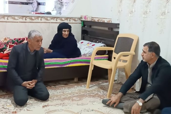 دیدار و دلجویی فرماندار سرپل ذهاب از خانواده‌های شهدا و جانبازان شهرستان