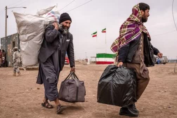 وزارت کشور: مهاجران افغانستانی باید به سرزمین خود برگردند